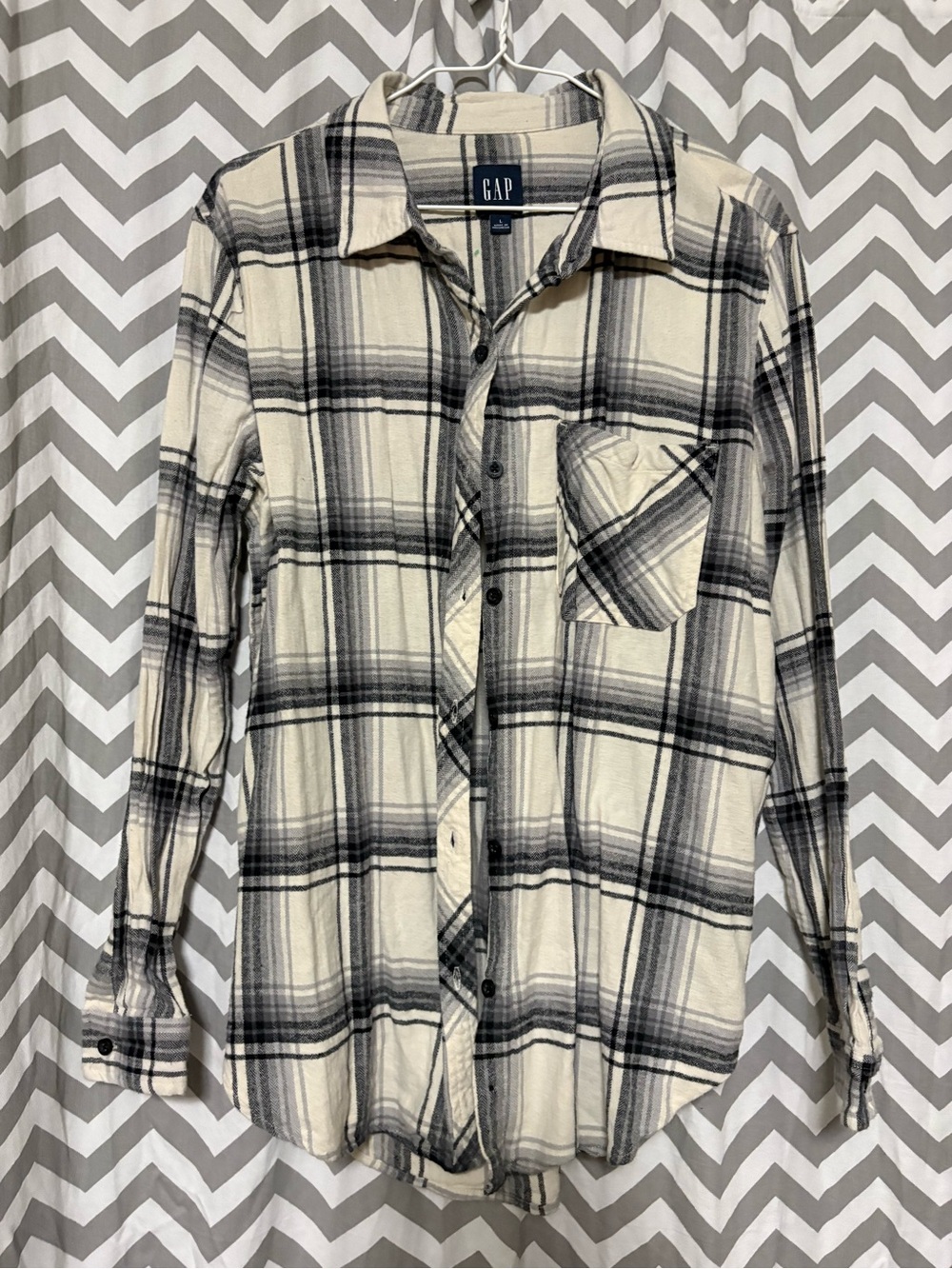 GAP woman’s  Black & White Plaid Button-Up Shirt